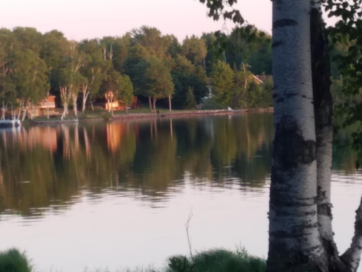 Historic Birch Lodge And Motel Trout Lake Buitenkant foto
