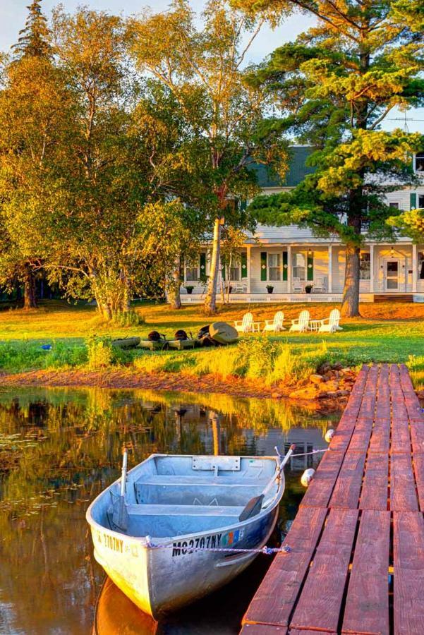Historic Birch Lodge And Motel Trout Lake Buitenkant foto